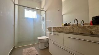 Casa térrea de esquina com piscina no Condomínio Fazenda Palmeiras Imperiais em Salto | 3 suítes | ao lado da área verde | aceita permuta