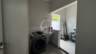 Casa térrea de esquina com piscina no Condomínio Fazenda Palmeiras Imperiais em Salto | 3 suítes | ao lado da área verde | aceita permuta