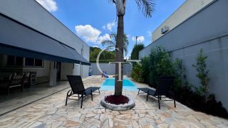 Casa térrea de esquina com piscina no Condomínio Fazenda Palmeiras Imperiais em Salto | 3 suítes | ao lado da área verde | aceita permuta