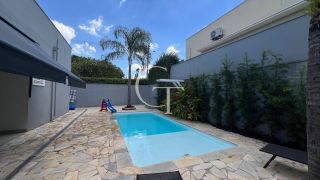 Casa térrea de esquina com piscina no Condomínio Fazenda Palmeiras Imperiais em Salto | 3 suítes | ao lado da área verde | aceita permuta