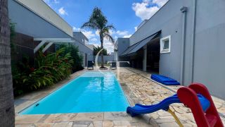 Casa térrea de esquina com piscina no Condomínio Fazenda Palmeiras Imperiais em Salto | 3 suítes | ao lado da área verde | aceita permuta