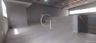 Galpão Comercial com Mezanino e Portão Alto em Localização Estratégica