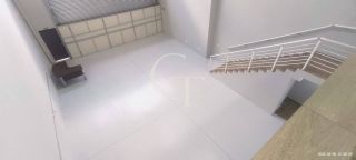 Galpão Comercial com Mezanino e Portão Alto em Localização Estratégica