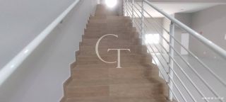 Galpão Comercial com Mezanino e Portão Alto em Localização Estratégica