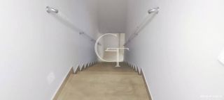 Galpão Comercial com Mezanino e Portão Alto em Localização Estratégica