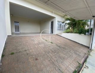 Casa para locação no Bairro Brasil 3 dormitórios sendo 1 suite