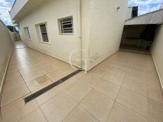 Casa para locação no Bairro Brasil 3 dormitórios sendo 1 suite