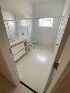 Casa para locação no Bairro Brasil 3 dormitórios sendo 1 suite