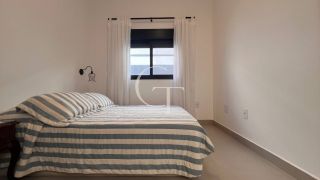 Casa Farm House térrea à venda no Condomínio UNA em Itu. Jardim com árvores frutíferas, 3 suítes e arquitetura com luz natural