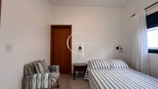 Casa Farm House térrea à venda no Condomínio UNA em Itu. Jardim com árvores frutíferas, 3 suítes e arquitetura com luz natural