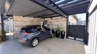 Casa Farm House térrea à venda no Condomínio UNA em Itu. Jardim com árvores frutíferas, 3 suítes e arquitetura com luz natural