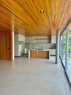 Casa de Alto Padrão à Venda no Condomínio Campos de Santo Antônio em Itu | Arquitetura Exclusiva com 4 Suítes, Piscina e Vista para a Serra