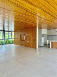 Casa de Alto Padrão à Venda no Condomínio Campos de Santo Antônio em Itu | Arquitetura Exclusiva com 4 Suítes, Piscina e Vista para a Serra