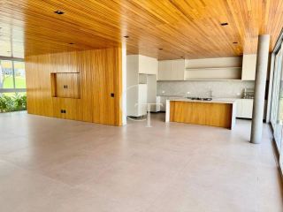 Casa de Alto Padrão à Venda no Condomínio Campos de Santo Antônio em Itu | Arquitetura Exclusiva com 4 Suítes, Piscina e Vista para a Serra