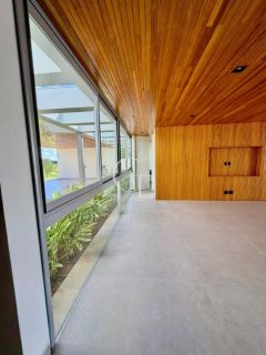 Casa de Alto Padrão à Venda no Condomínio Campos de Santo Antônio em Itu | Arquitetura Exclusiva com 4 Suítes, Piscina e Vista para a Serra