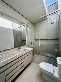 Casa de Alto Padrão à Venda no Condomínio Campos de Santo Antônio em Itu | Arquitetura Exclusiva com 4 Suítes, Piscina e Vista para a Serra