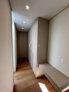 Casa de Alto Padrão à Venda no Condomínio Campos de Santo Antônio em Itu | Arquitetura Exclusiva com 4 Suítes, Piscina e Vista para a Serra