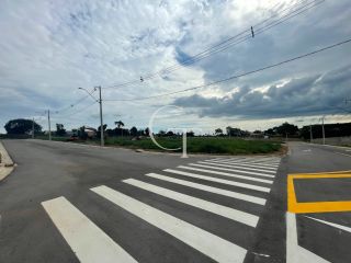 Lote / Terreno de Condomínio Para Vender no bairro Buru em Salto