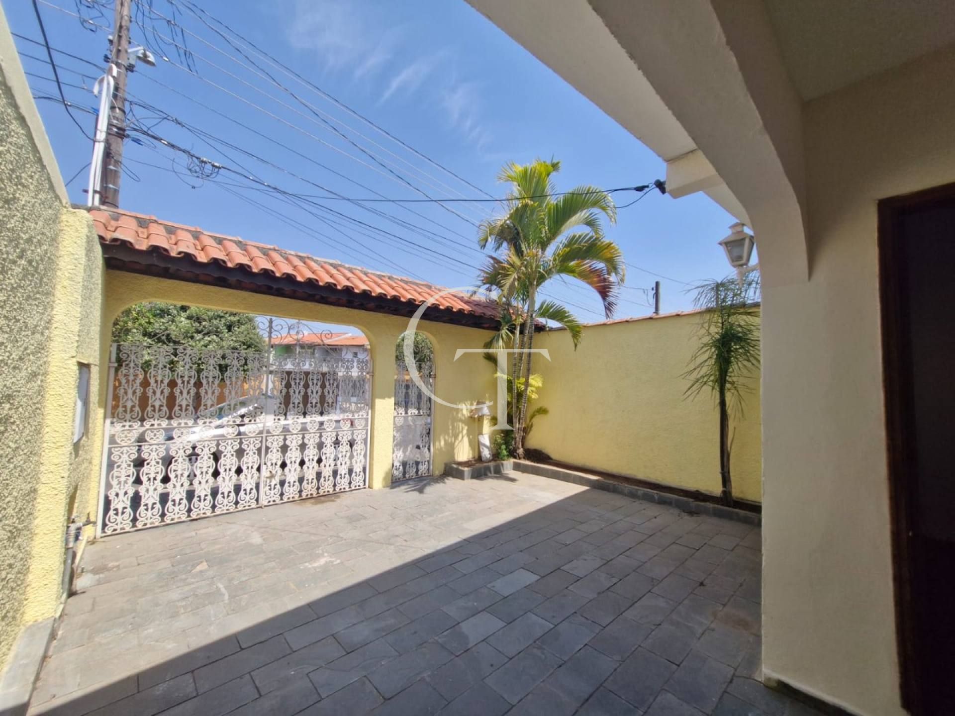 Casa a VENDA - 03 Dormitórios sendo 01 Suíte - Salto/SP.