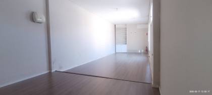 Casa Ampla - Locação Residencial ou Comercial - Bairro Brasil