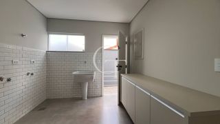 CASA DE ESQUINA REFORMADA COM PISCINA E ÁREA GOURMET NO ALTOS DAS PALMEIRAS – BAIRRO NOBRE EM ITU