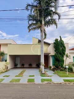 Casa térrea com piscina à venda no Condomínio Costa das Areias em Salto – 3 dormitórios, 2 suítes, pé direito duplo, área gourmet integrada