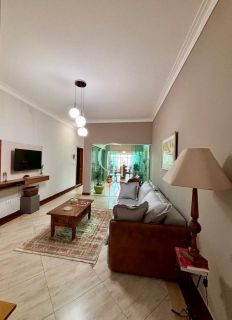 Casa térrea com piscina à venda no Condomínio Costa das Areias em Salto – 3 dormitórios, 2 suítes, pé direito duplo, área gourmet integrada