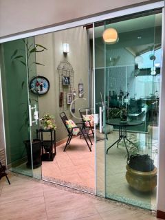 Casa térrea com piscina à venda no Condomínio Costa das Areias em Salto – 3 dormitórios, 2 suítes, pé direito duplo, área gourmet integrada