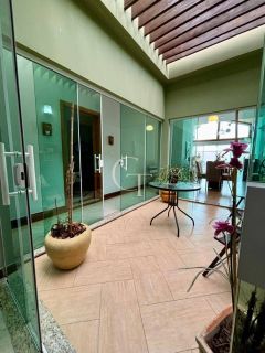 Casa térrea com piscina à venda no Condomínio Costa das Areias em Salto – 3 dormitórios, 2 suítes, pé direito duplo, área gourmet integrada