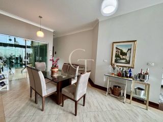 Casa térrea com piscina à venda no Condomínio Costa das Areias em Salto – 3 dormitórios, 2 suítes, pé direito duplo, área gourmet integrada