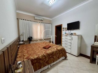 Casa térrea com piscina à venda no Condomínio Costa das Areias em Salto – 3 dormitórios, 2 suítes, pé direito duplo, área gourmet integrada