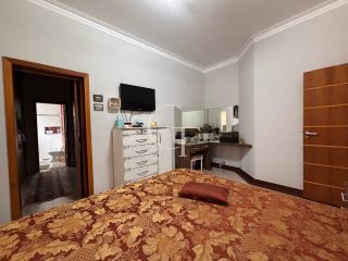 Casa térrea com piscina à venda no Condomínio Costa das Areias em Salto – 3 dormitórios, 2 suítes, pé direito duplo, área gourmet integrada