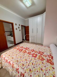 Casa térrea com piscina à venda no Condomínio Costa das Areias em Salto – 3 dormitórios, 2 suítes, pé direito duplo, área gourmet integrada