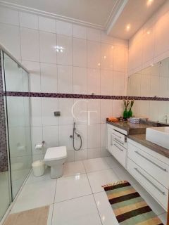 Casa térrea com piscina à venda no Condomínio Costa das Areias em Salto – 3 dormitórios, 2 suítes, pé direito duplo, área gourmet integrada