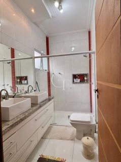 Casa térrea com piscina à venda no Condomínio Costa das Areias em Salto – 3 dormitórios, 2 suítes, pé direito duplo, área gourmet integrada