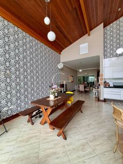 Casa térrea com piscina à venda no Condomínio Costa das Areias em Salto – 3 dormitórios, 2 suítes, pé direito duplo, área gourmet integrada