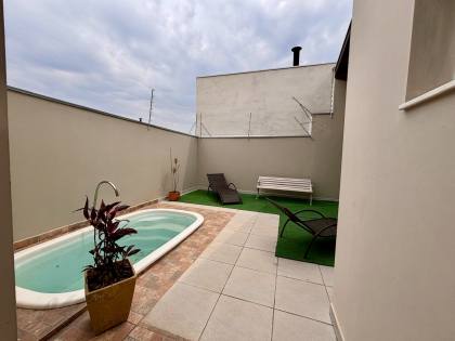 Casa térrea com piscina à venda no Condomínio Costa das Areias em Salto – 3 dormitórios, 2 suítes, pé direito duplo, área gourmet integrada