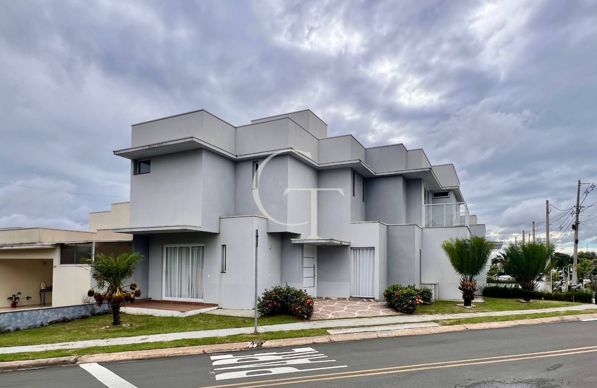 CASA DE ESQUINA COM PISCINA À VENDA NO VILLAGE MOUTONNÉE EM SALTO | 3 SUÍTES | CLOSET | HIDROMASSAGEM | ESPAÇO GOURMET