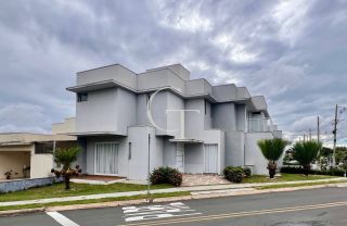 CASA DE ESQUINA COM PISCINA À VENDA NO VILLAGE MOUTONNÉE EM SALTO | 3 SUÍTES | CLOSET | HIDROMASSAGEM | ESPAÇO GOURMET