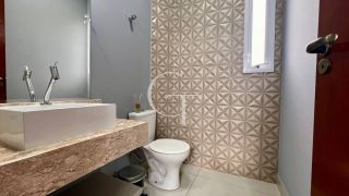 CASA DE ESQUINA COM PISCINA À VENDA NO VILLAGE MOUTONNÉE EM SALTO | 3 SUÍTES | CLOSET | HIDROMASSAGEM | ESPAÇO GOURMET