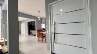 CASA DE ESQUINA COM PISCINA À VENDA NO VILLAGE MOUTONNÉE EM SALTO | 3 SUÍTES | CLOSET | HIDROMASSAGEM | ESPAÇO GOURMET