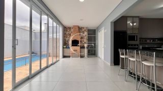 CASA DE ESQUINA COM PISCINA À VENDA NO VILLAGE MOUTONNÉE EM SALTO | 3 SUÍTES | CLOSET | HIDROMASSAGEM | ESPAÇO GOURMET