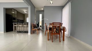 CASA DE ESQUINA COM PISCINA À VENDA NO VILLAGE MOUTONNÉE EM SALTO | 3 SUÍTES | CLOSET | HIDROMASSAGEM | ESPAÇO GOURMET