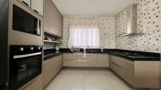 CASA DE ESQUINA COM PISCINA À VENDA NO VILLAGE MOUTONNÉE EM SALTO | 3 SUÍTES | CLOSET | HIDROMASSAGEM | ESPAÇO GOURMET