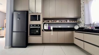 CASA DE ESQUINA COM PISCINA À VENDA NO VILLAGE MOUTONNÉE EM SALTO | 3 SUÍTES | CLOSET | HIDROMASSAGEM | ESPAÇO GOURMET