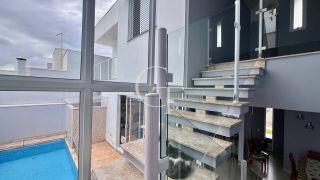 CASA DE ESQUINA COM PISCINA À VENDA NO VILLAGE MOUTONNÉE EM SALTO | 3 SUÍTES | CLOSET | HIDROMASSAGEM | ESPAÇO GOURMET