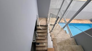 CASA DE ESQUINA COM PISCINA À VENDA NO VILLAGE MOUTONNÉE EM SALTO | 3 SUÍTES | CLOSET | HIDROMASSAGEM | ESPAÇO GOURMET