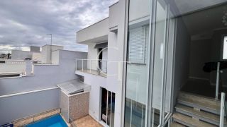 CASA DE ESQUINA COM PISCINA À VENDA NO VILLAGE MOUTONNÉE EM SALTO | 3 SUÍTES | CLOSET | HIDROMASSAGEM | ESPAÇO GOURMET