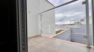 CASA DE ESQUINA COM PISCINA À VENDA NO VILLAGE MOUTONNÉE EM SALTO | 3 SUÍTES | CLOSET | HIDROMASSAGEM | ESPAÇO GOURMET