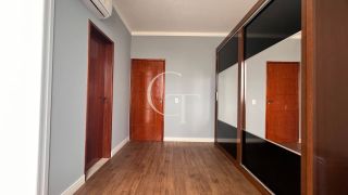 CASA DE ESQUINA COM PISCINA À VENDA NO VILLAGE MOUTONNÉE EM SALTO | 3 SUÍTES | CLOSET | HIDROMASSAGEM | ESPAÇO GOURMET